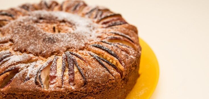 Chocolate charlotte: how to prepare the popular apple pie in a new way