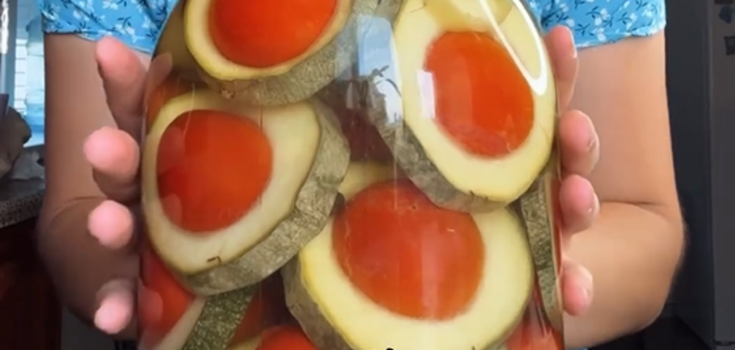 How to pickle tomatoes in zucchini: an interesting appetizer for winter