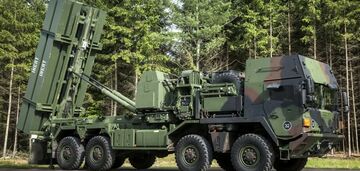 Niemcy zapewniają Ukrainie nowy pakiet pomocy wojskowej: system obrony powietrznej Iris-T i drony na liście