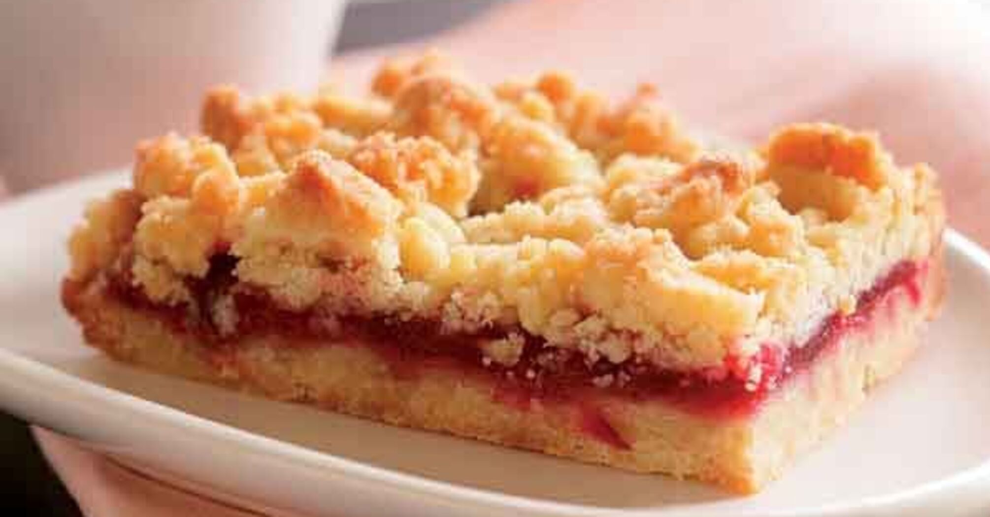 Sour cream pie with cherries: what dough to use