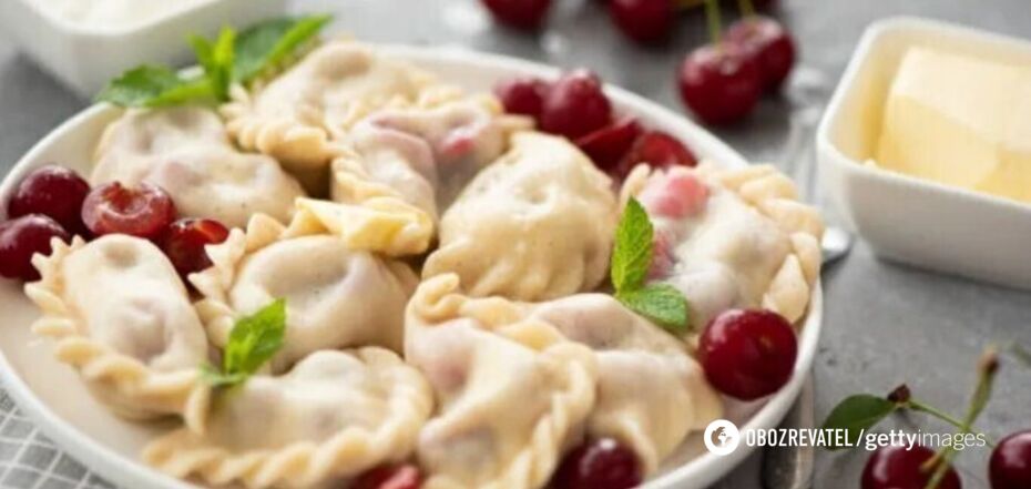 Vareniki with cherries