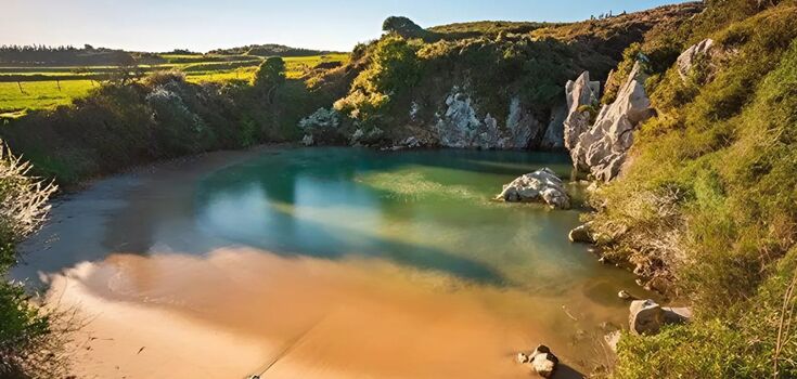 Hidden from tourists for years: what amazes the beach in Spain, which is called the smallest in the world