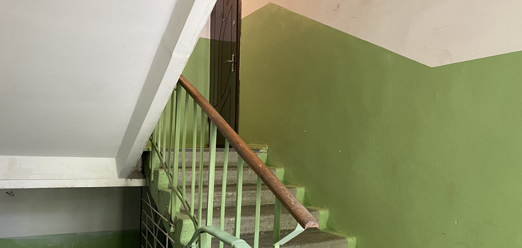 Why the USSR had an odd number of steps between floors: an interesting explanation