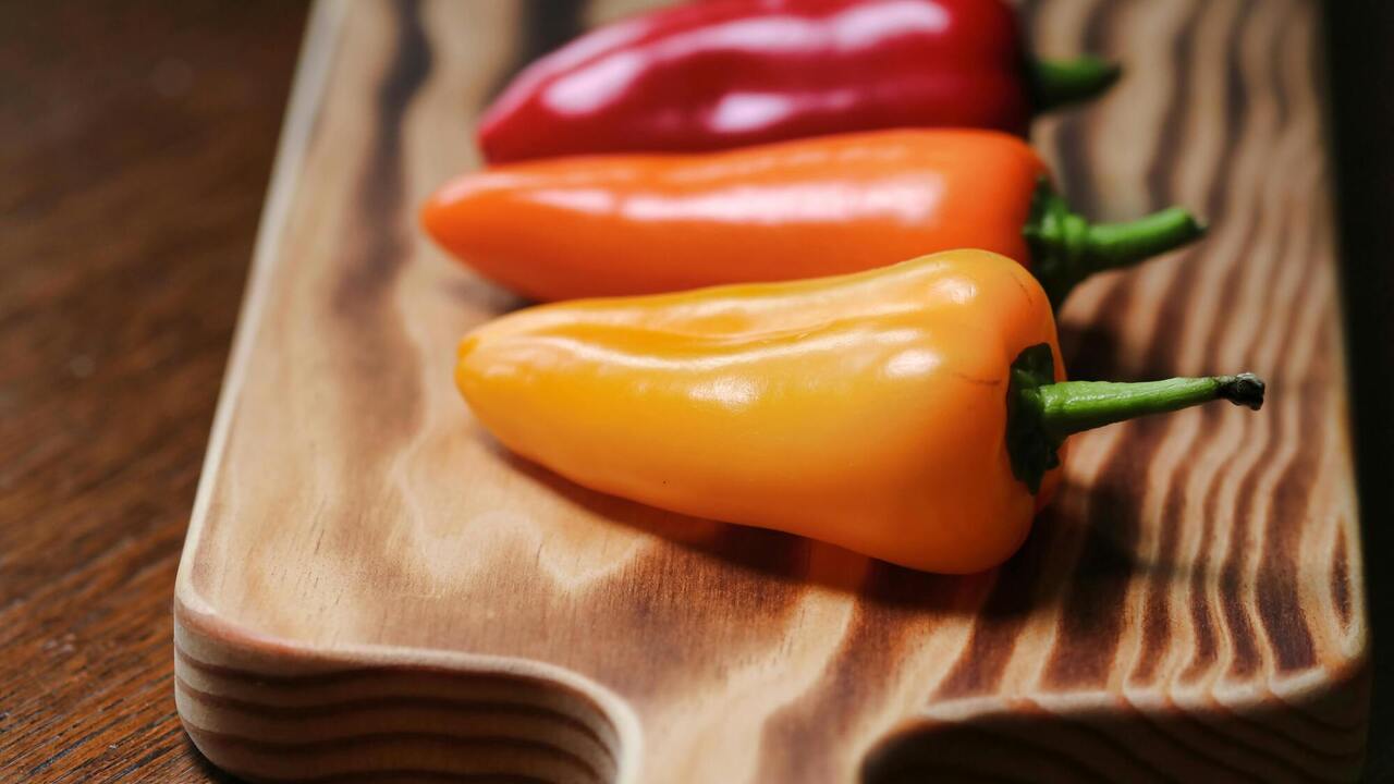 How to easily cut bell peppers without mess