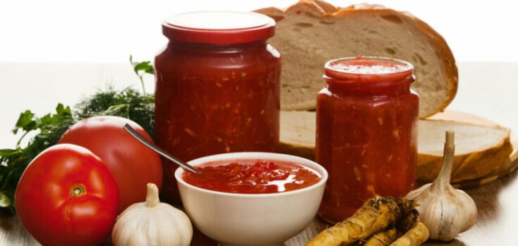 Homemade horseradish sauce with tomatoes: how to make a popular appetizer