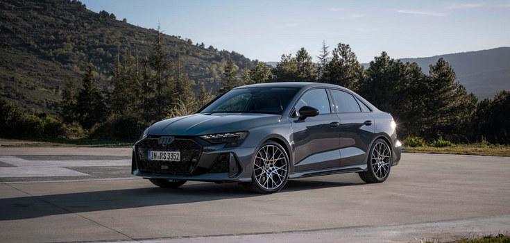 The new Audi RS3 has received stylish changes inside the cabin: what does it look like
