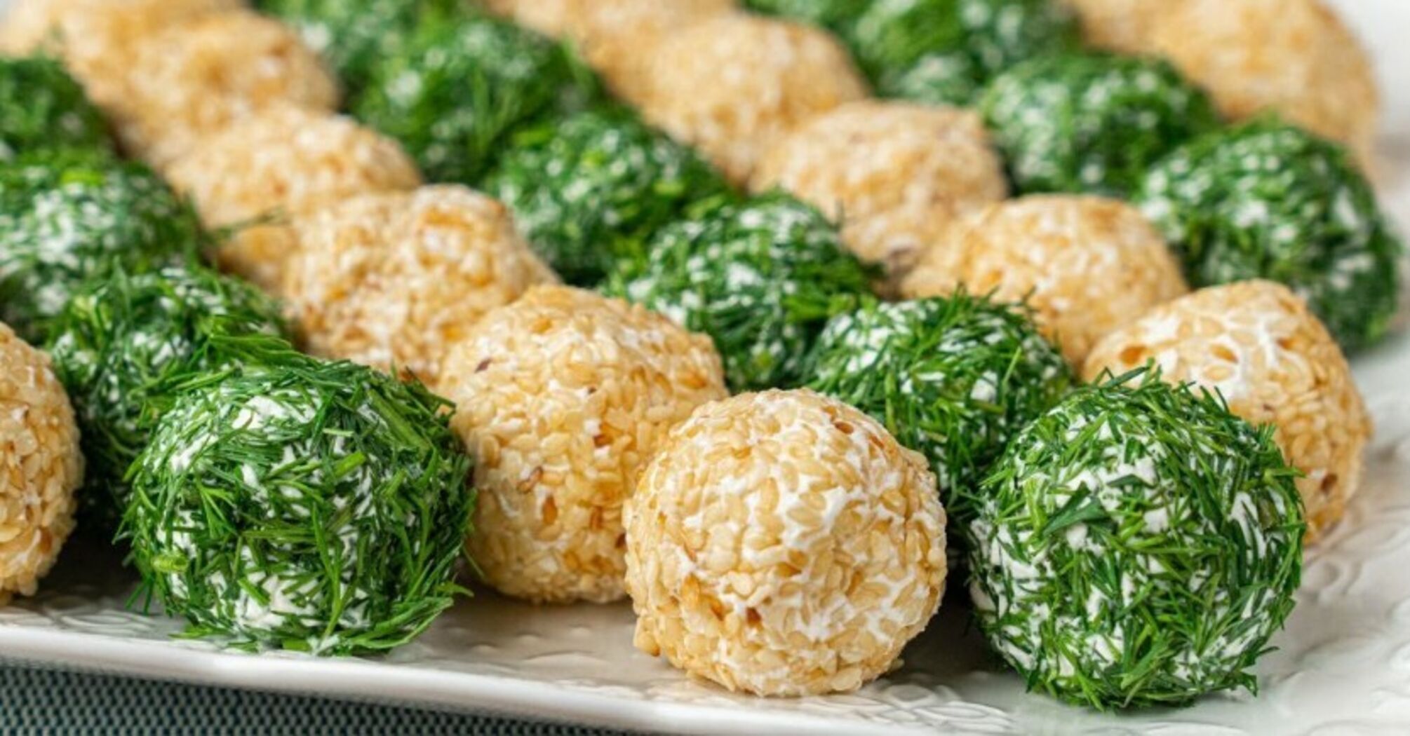 How to make festive cheese balls without frying: a win-win appetizer