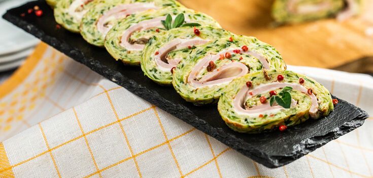 Zucchini roll with delicious filling: a recipe for a delicious and budget-friendly appetizer