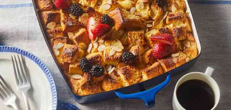 Fluffy cottage cheese casserole with berries: what is the secret of a successful dough