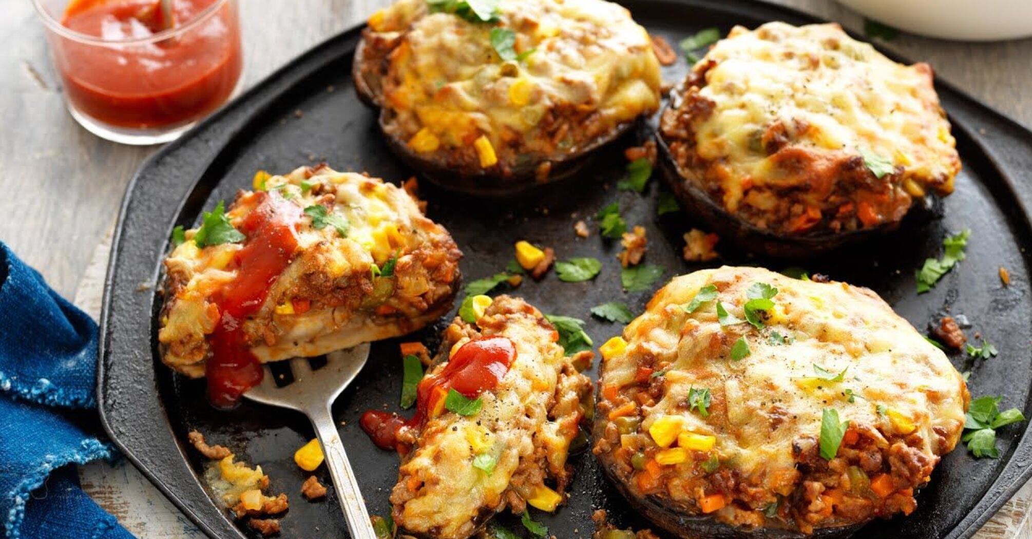 Juicy stuffed cutlets: recipe for a familiar dish in a new way | OBOZ.UA