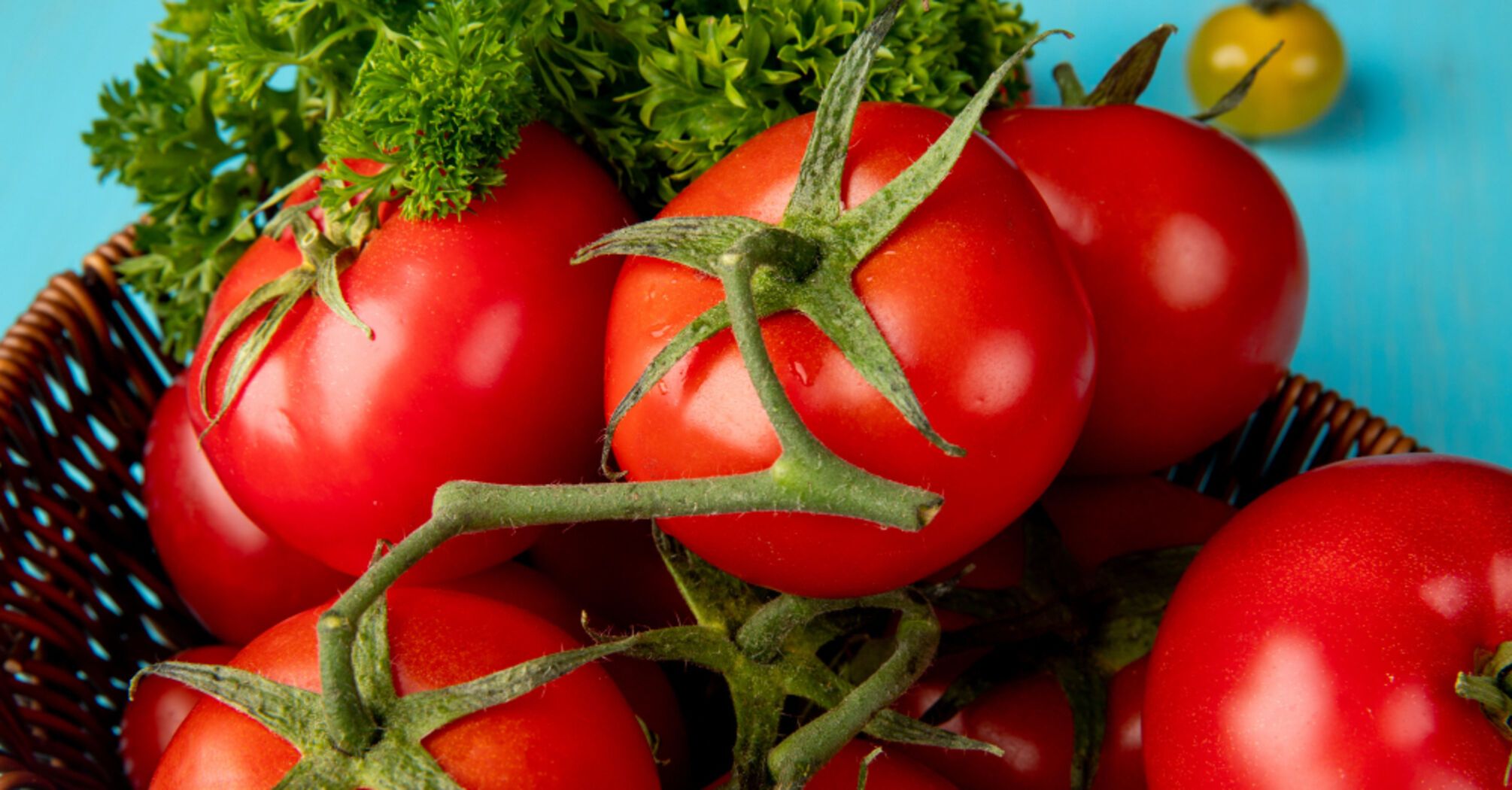 Вкусы Украины, какие они? Готовим закуску из украинских помидоров и зелени