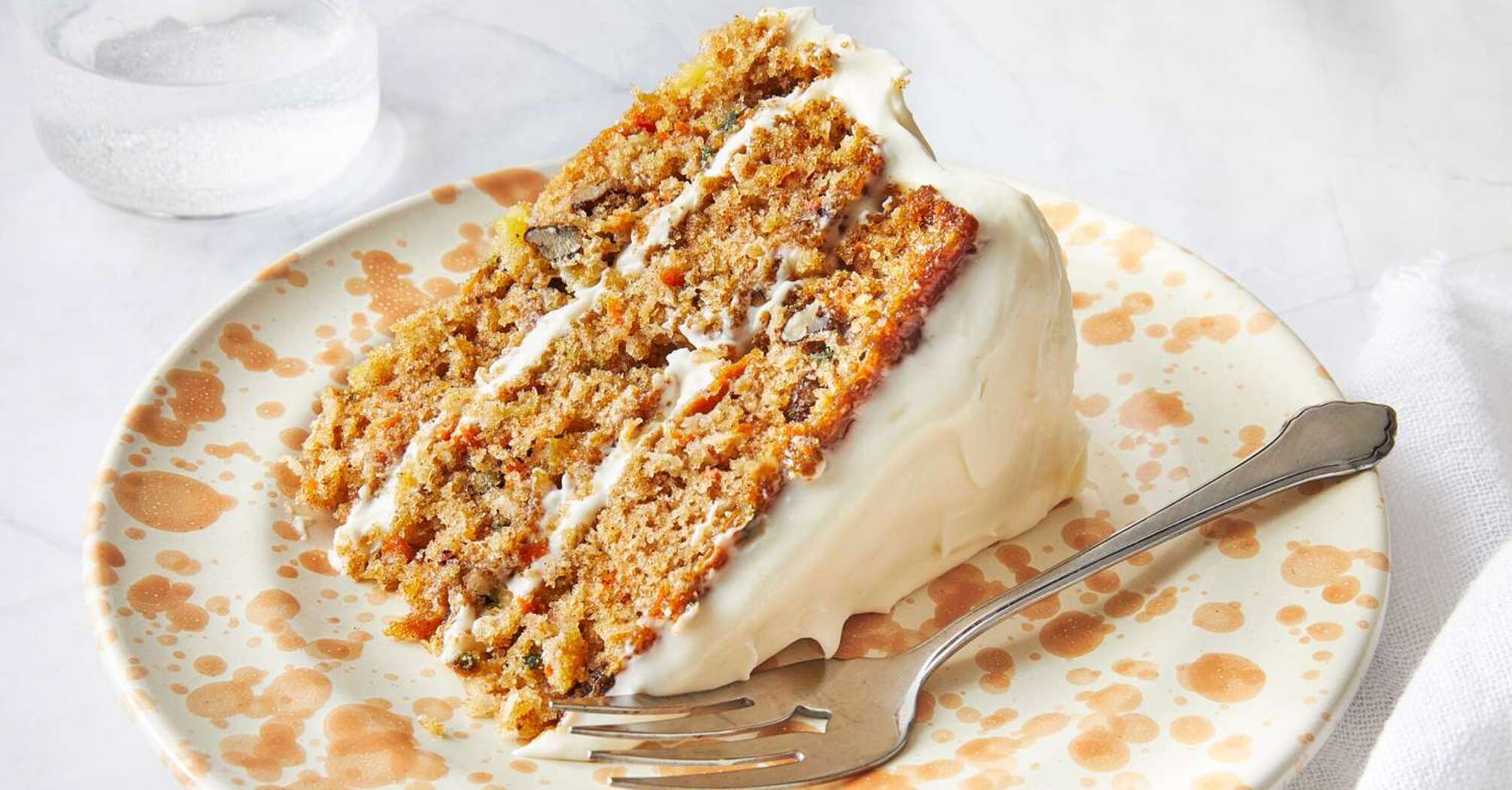 How to make a delicious and juicy carrot cake: add orange sauce