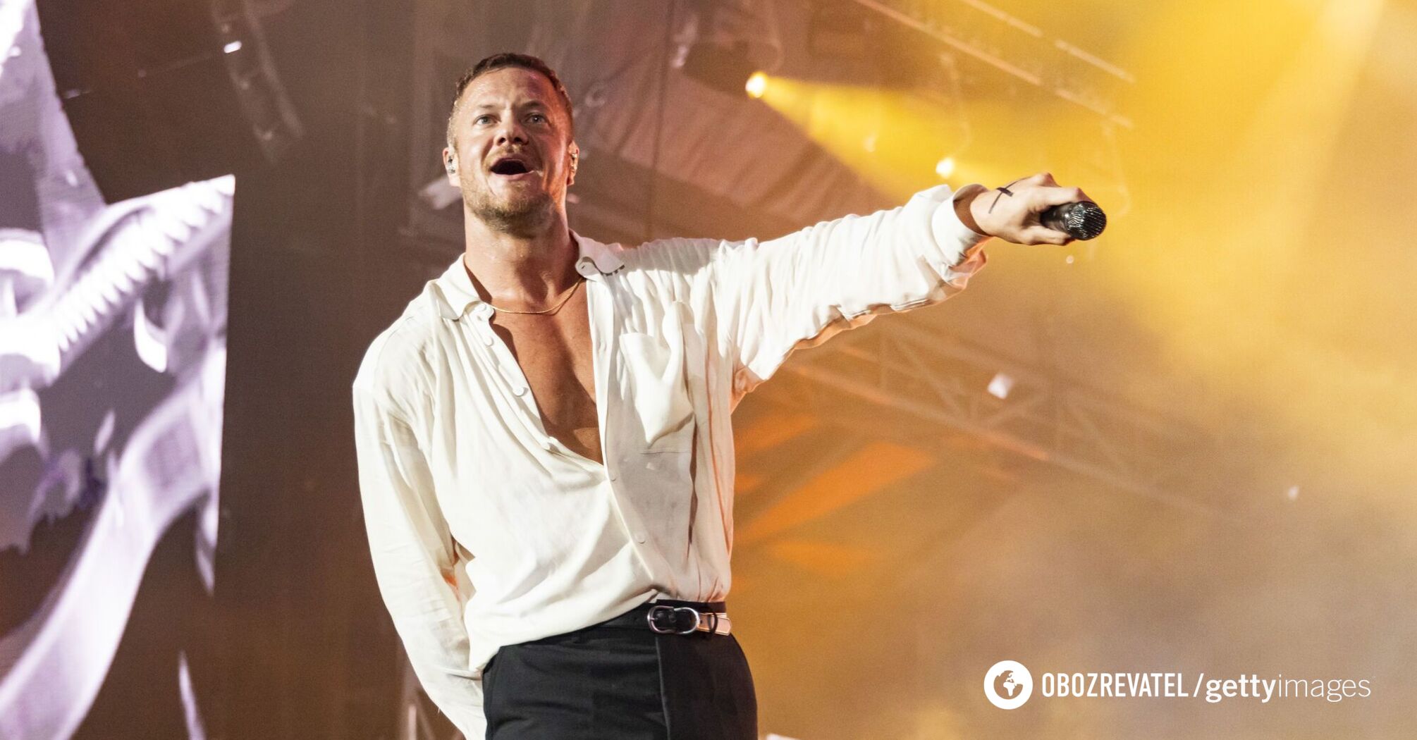 The frontman of Imagine Dragons raised the flag of Ukraine at a concert in Chicago. The video went viral