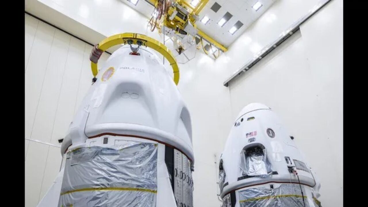 SpaceX ujawniło kapsuły Crew Dragon na historyczny lot dookoła Ziemi z prywatnym spacerem kosmicznym. Zdjęcie