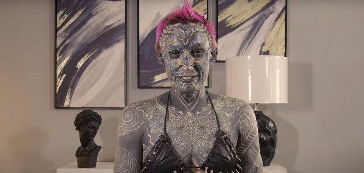 A woman whose body is 99.8% covered with tattoos has entered the Guinness Book of Records. Photos and video