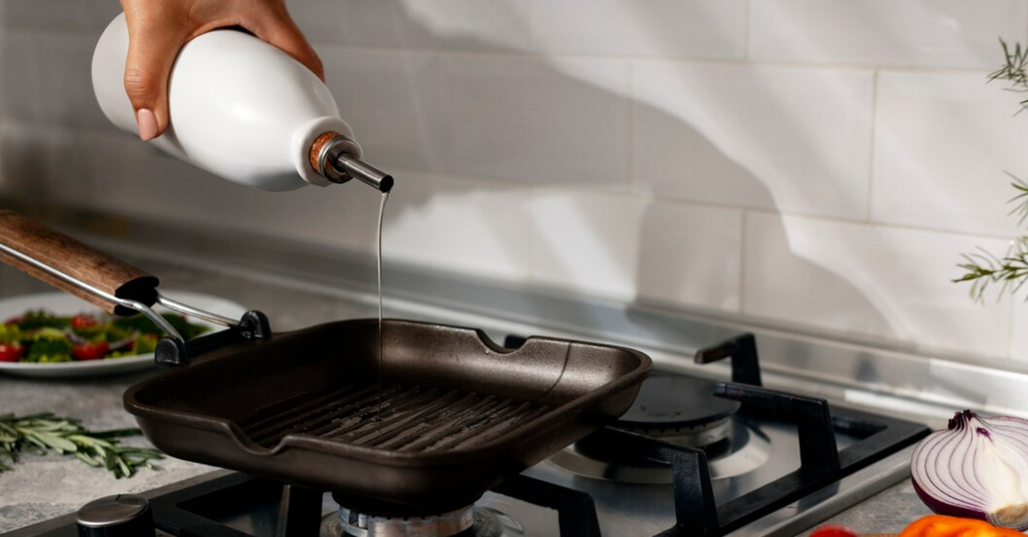 Like new: three ways to clean an oven tray