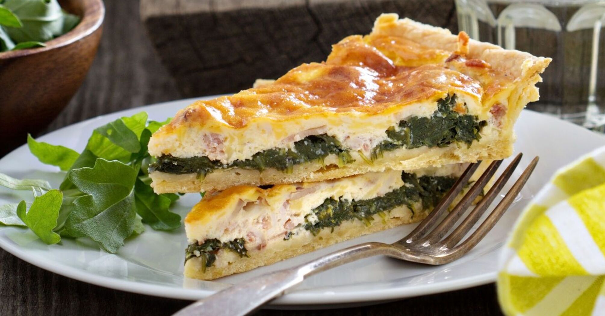Lazy salty pie from phyllo dough: what to make the filling from