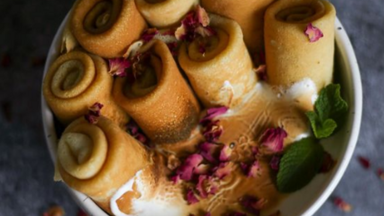 Thin creamy pancakes on milk that turn out elastic and tasty: what you should add to the batter