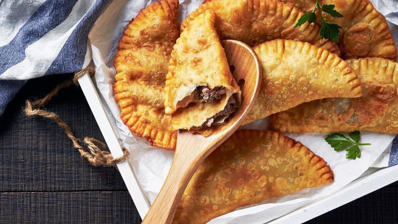 Chebureks on custard dough: always crispy