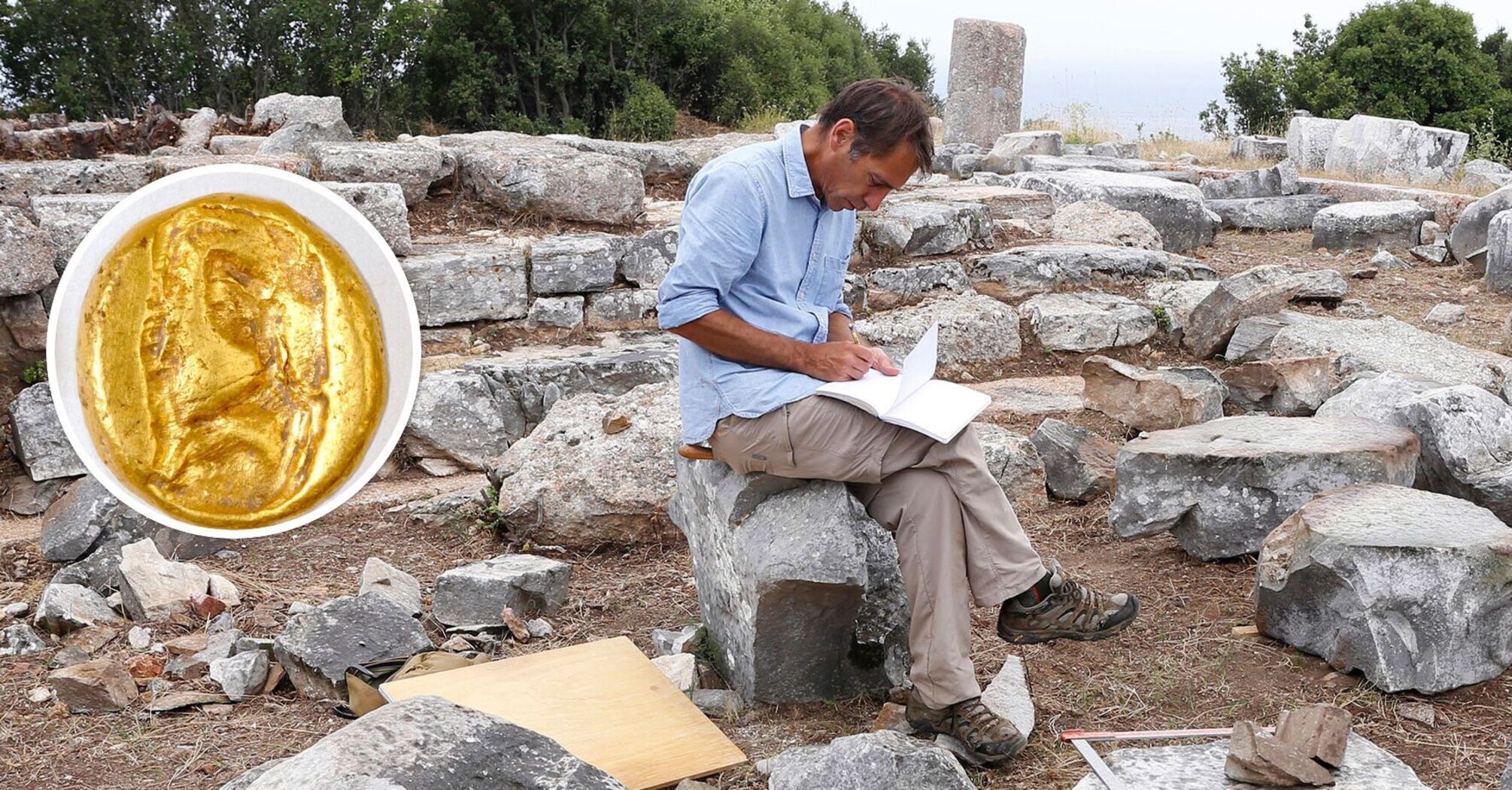 In Turkey, archaeologists accidentally discovered a pot with gold coins from 2400 years ago. Photo