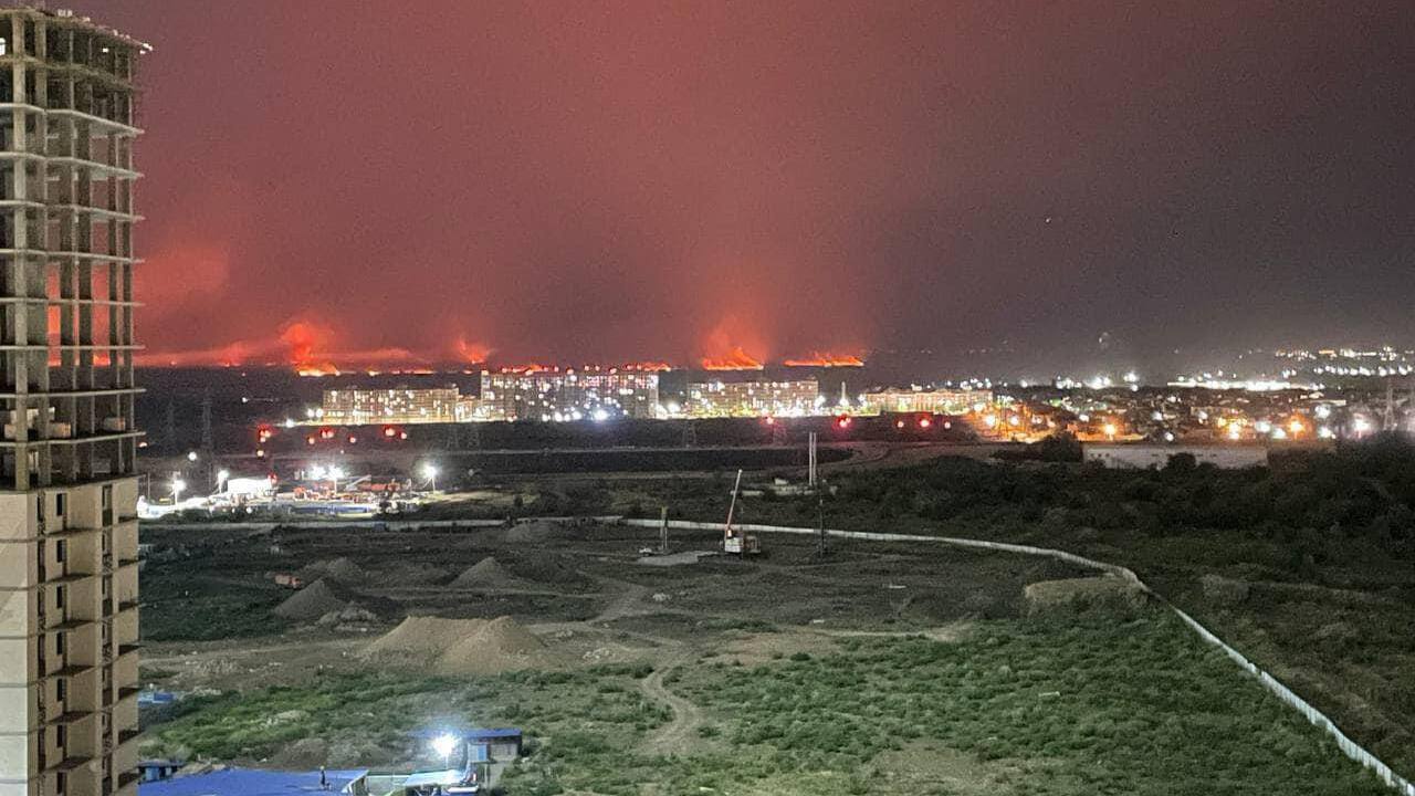 Large-scale wildfire is raging near Russian Rostov and no one is putting it out. Photos and video