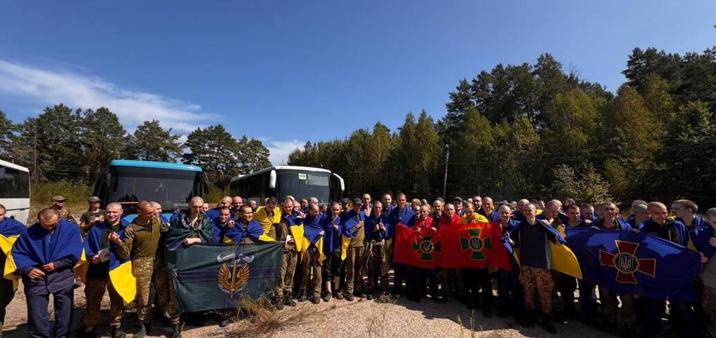 Ukrainian defenders returned from Russian captivity sang the national anthem of Ukraine: video touched the web