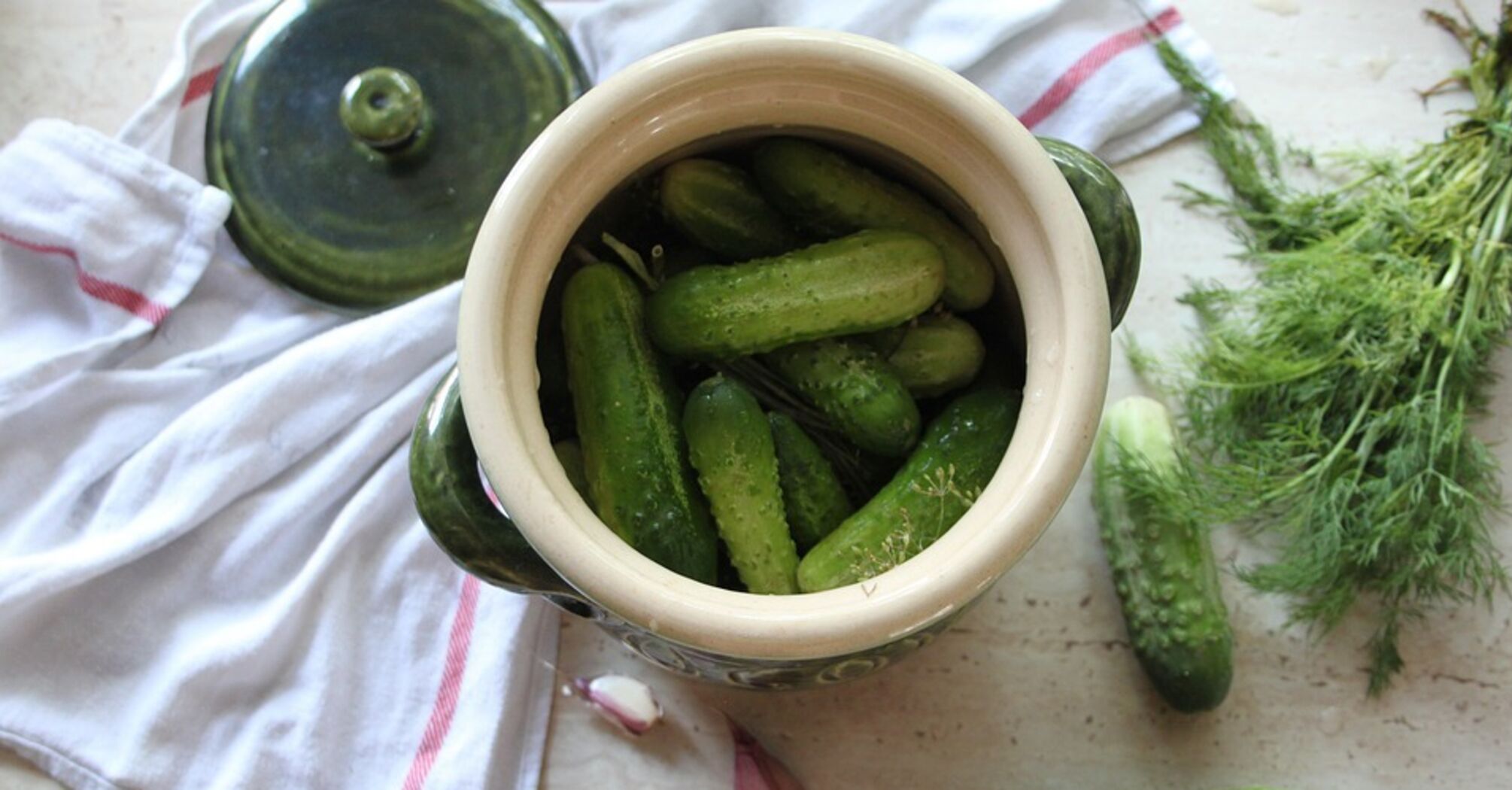 How to cook Chinese smashed cucumbers: a quick appetizer