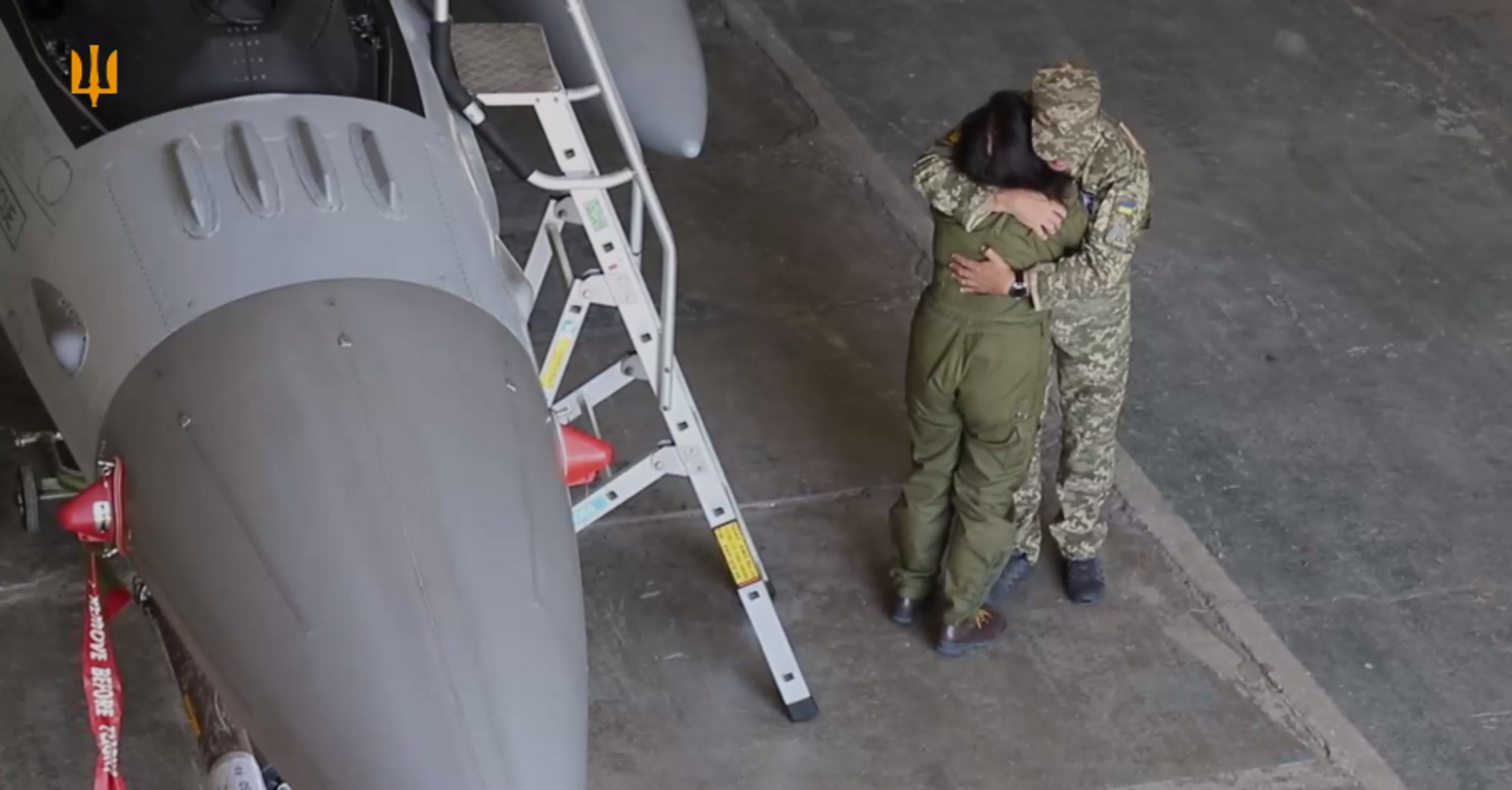 Air Force commander fulfilled the promise he gave to the mother of fallen hero with call sign Juice. Video
