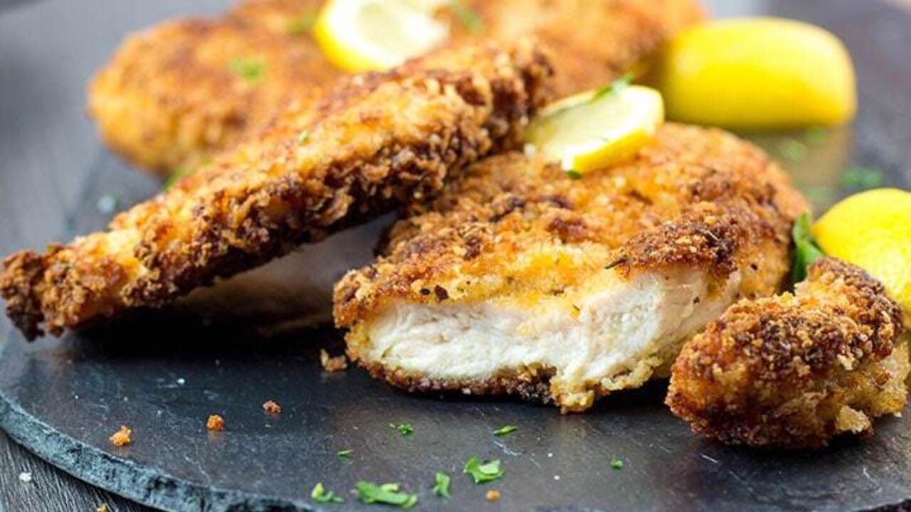 The most delicious chicken cutlets for a hearty lunch: they will definitely turn out juicy