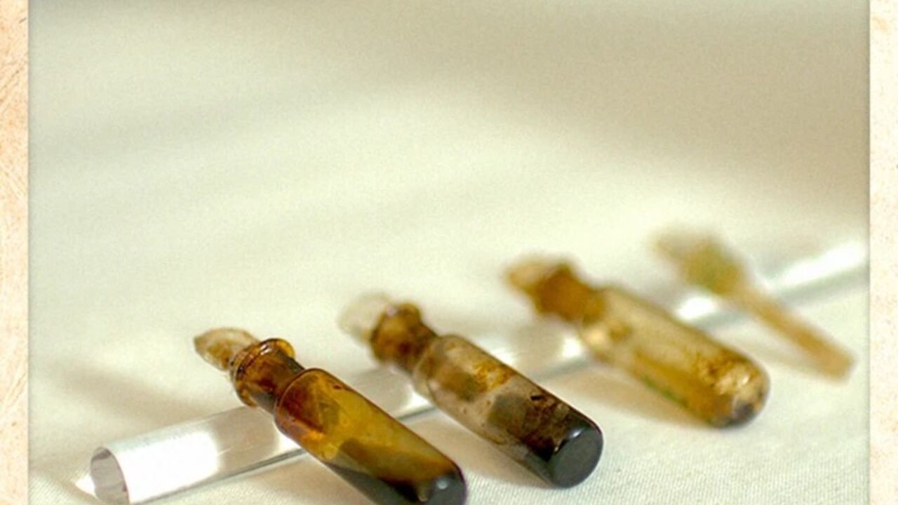 Torebka z aligatora i wciąż pachnące perfumy: jak wyglądają ukryte skarby z Titanica. Zdjęcia