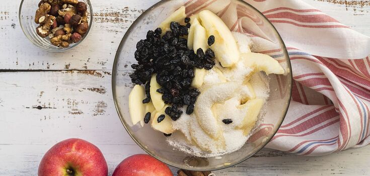 Sauerkraut apples with honey and barberries for winter: how to soak them