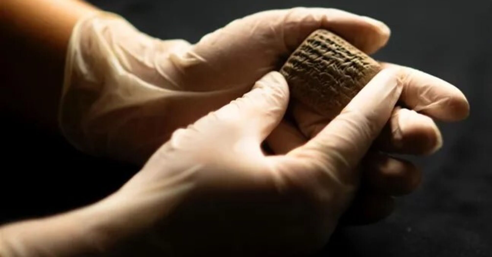 In Turkey, archaeologists found a 3500-year-old clay tablet, which turned out to be a shopping list. Photo