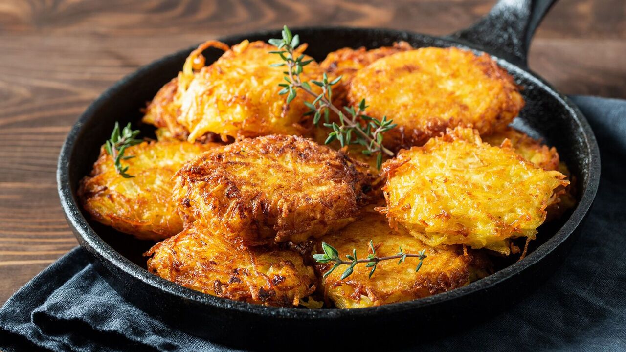 Stuffed potato pancakes: recipe for a hearty dish for the whole family