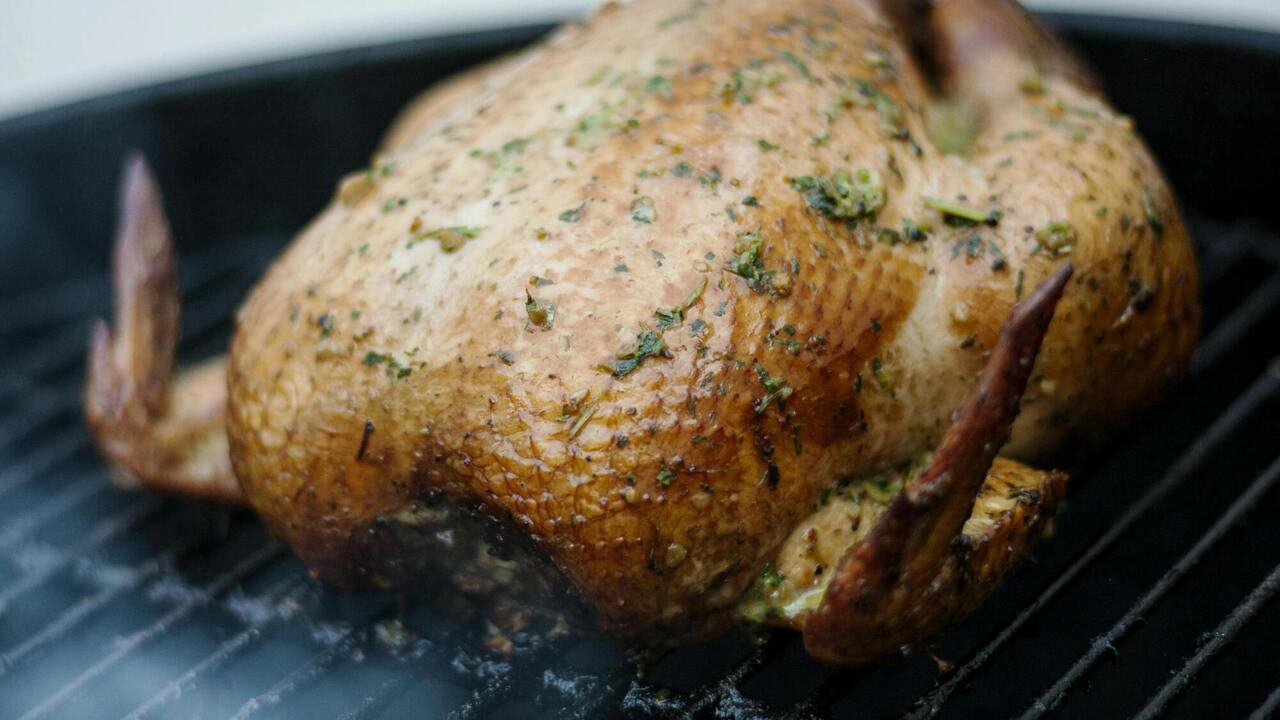 How to prepare the perfect chicken in the oven: an interesting technique