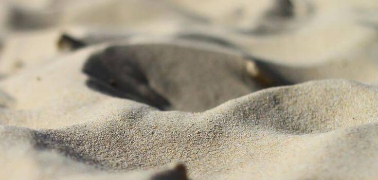Researcher explains the deadly dangers of digging holes on the beach: many people don't realize it