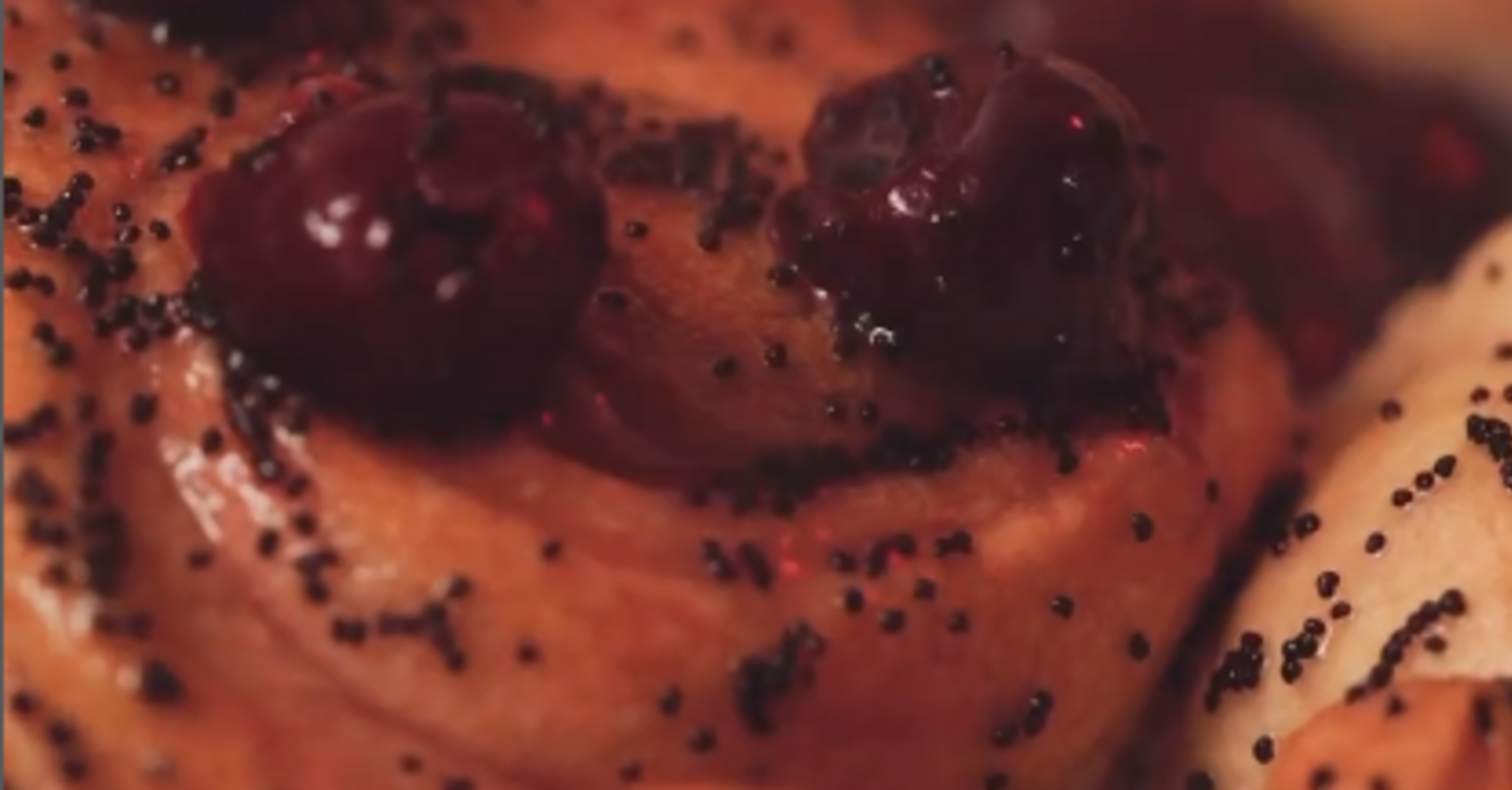 Ukrainian makivnyky with cherries: a quick and easy recipe
