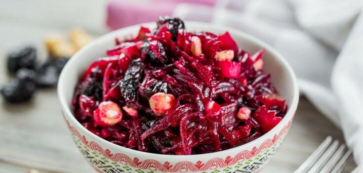 Beetroot salad without mayonnaise: what ingredient will make the dish juicy