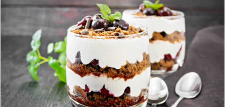 Simple dessert in a glass in minutes: you need only 3 ingredients