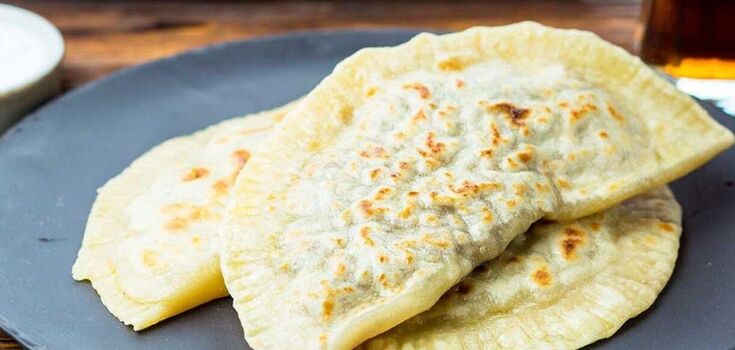 How to cook juicy yantiqs with cheese and herbs: better than chebureks