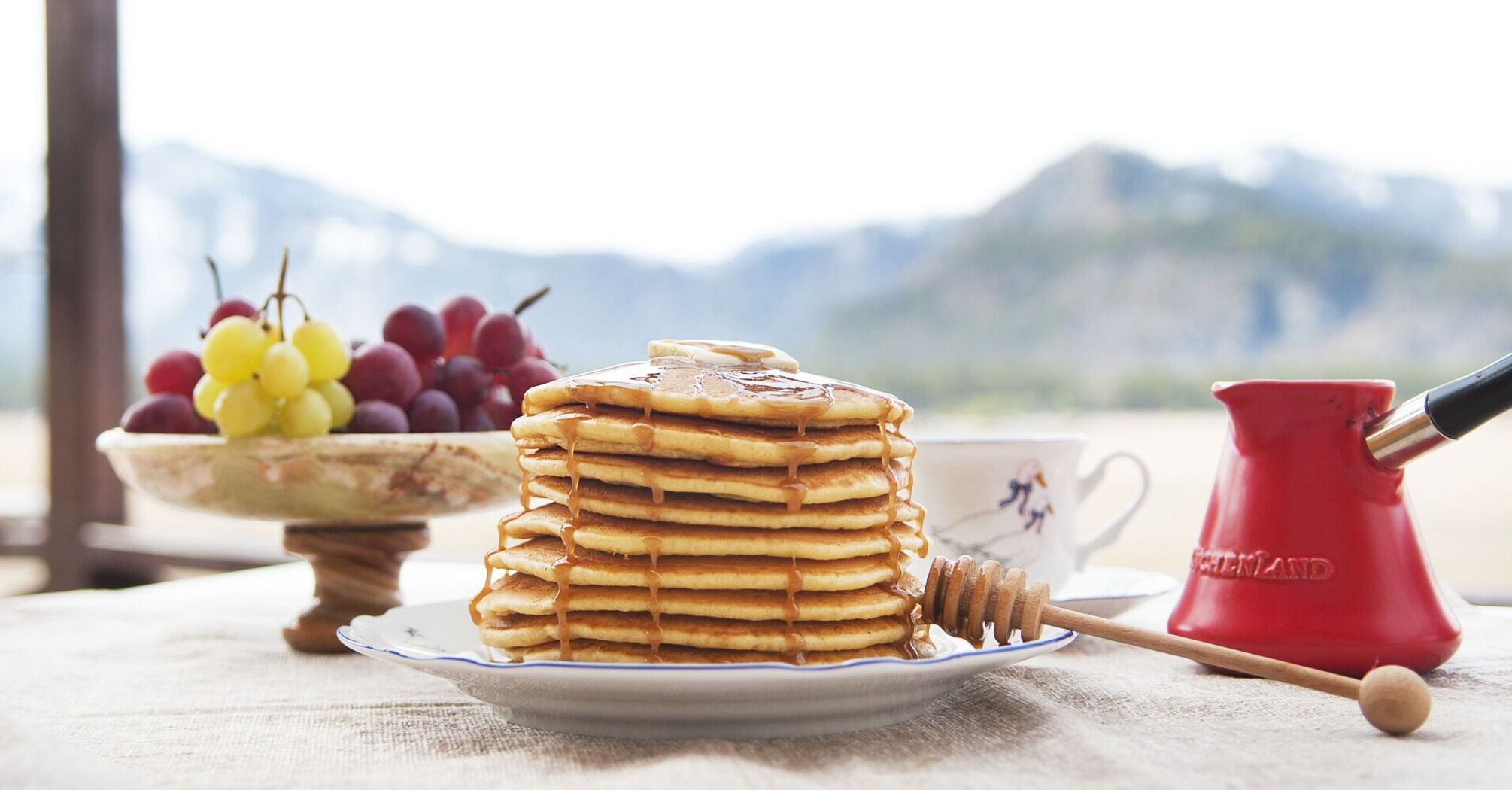 Apple pancakes with syrup