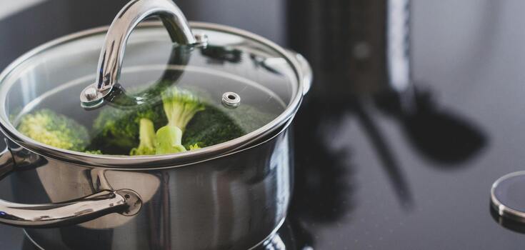 What is a lid really for: a culinary trick that will make your life easier