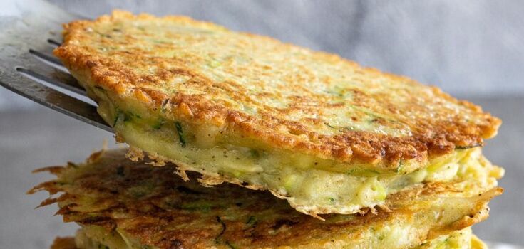 Pancakes: how many eggs and flour to add to the dough so that they are fluffy and do not darken