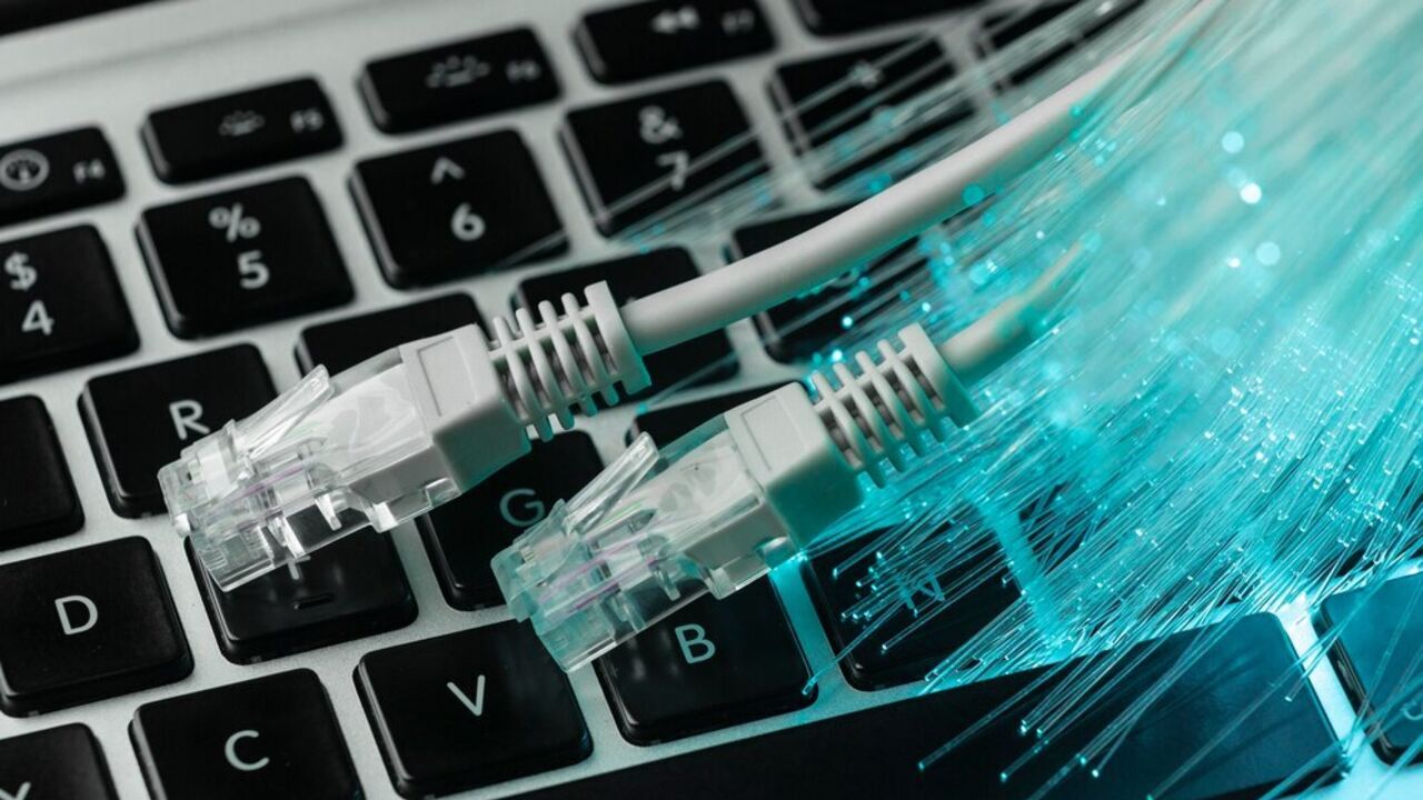 Co to jest Internet światłowodowy i jak może pomóc podczas przerw w dostawie prądu?