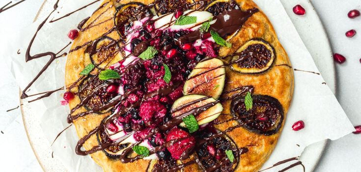 Better than syrnyky: how to cook a delicious pancake with fruit in a pan