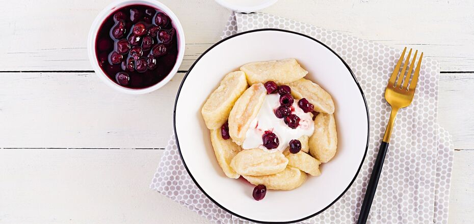 Lazy dumplings with berries