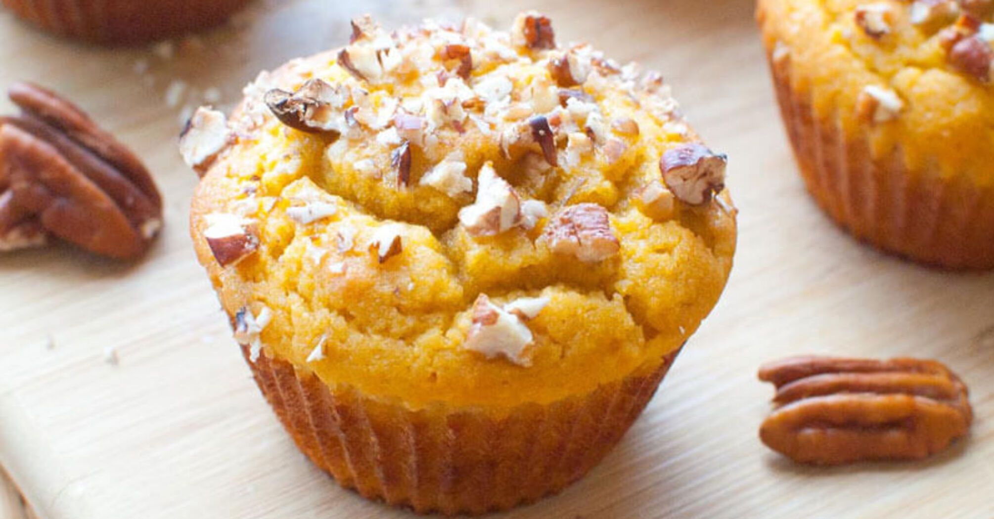 Fluffy honey tea cakes: the batter is made with sour cream