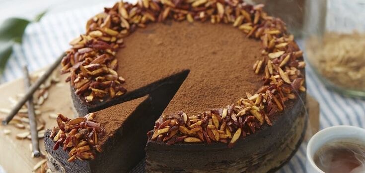 No-bake sour cream cake: how to prepare the popular dessert in a new way