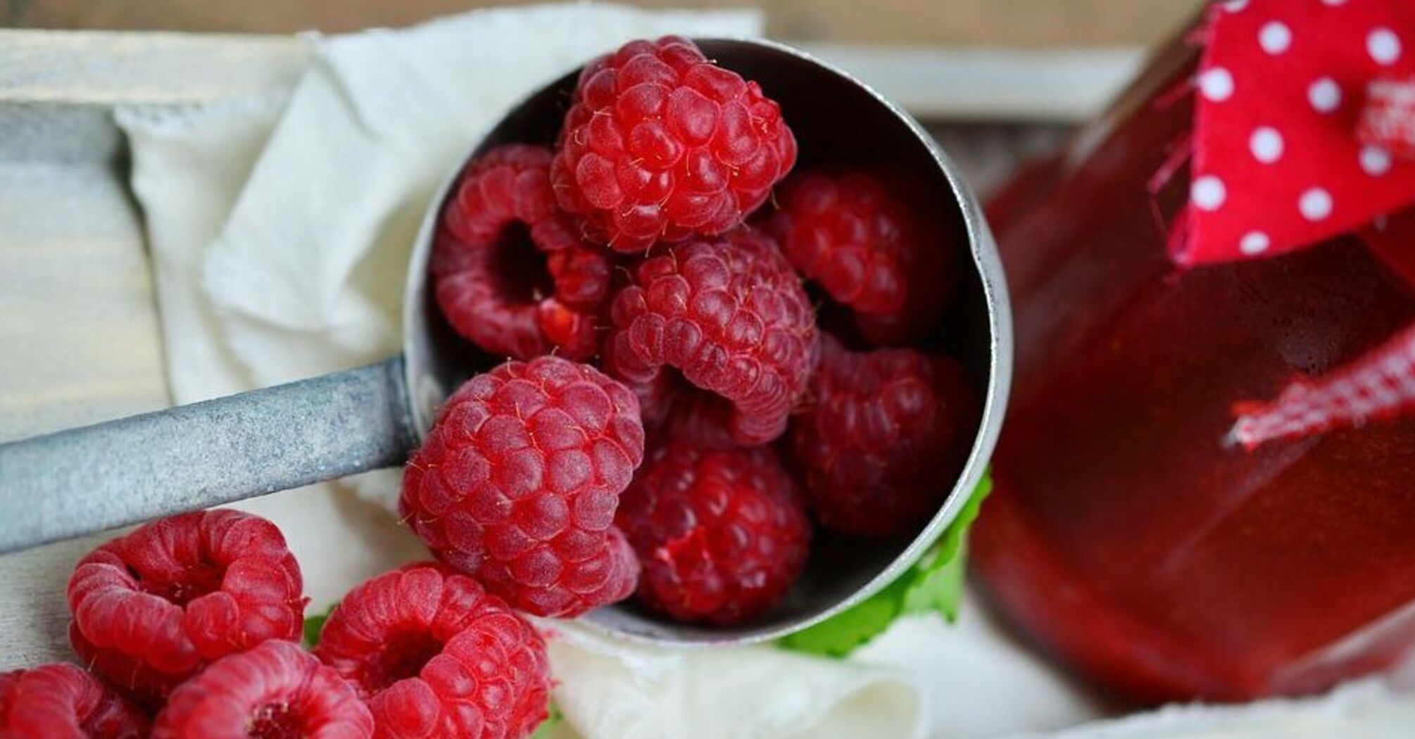 How to make raspberry jam so that the berries do not lose their shape and color: life hacks