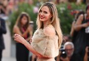 "Dlaczego nikt o tym nie mówi?". Ręce Angeliny Jolie przeraziły sieć