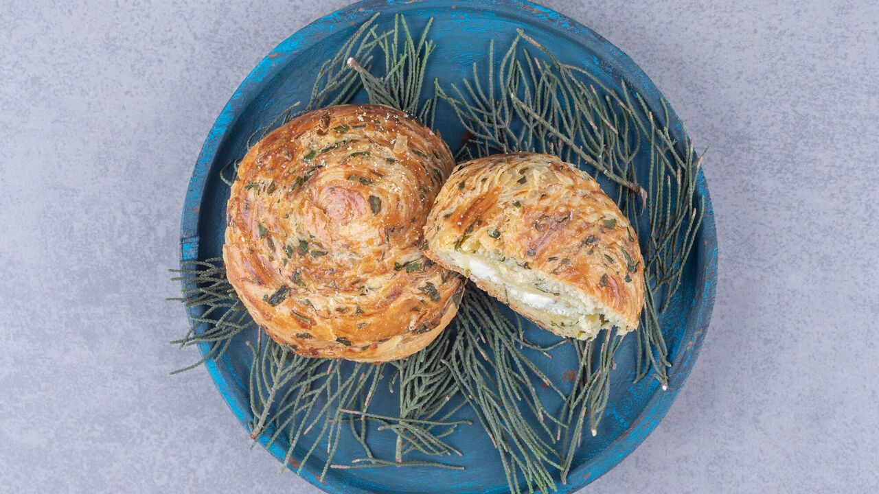 Salty chicken and zucchini cupcake: how to make an interesting dish from ordinary products